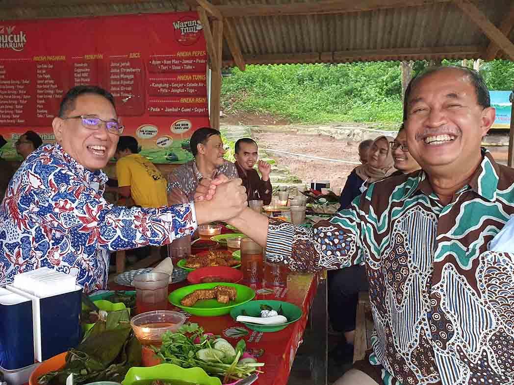 Diskusi Data di Warung Kaki Lima